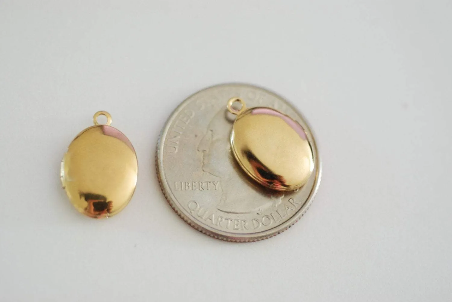 14k Gold Filled Oval Photo Locket Charm Pendant, Gold Filled Photo Locket Charm, DIY Jewelry Supplies, Gold Filled Charms Wholesale