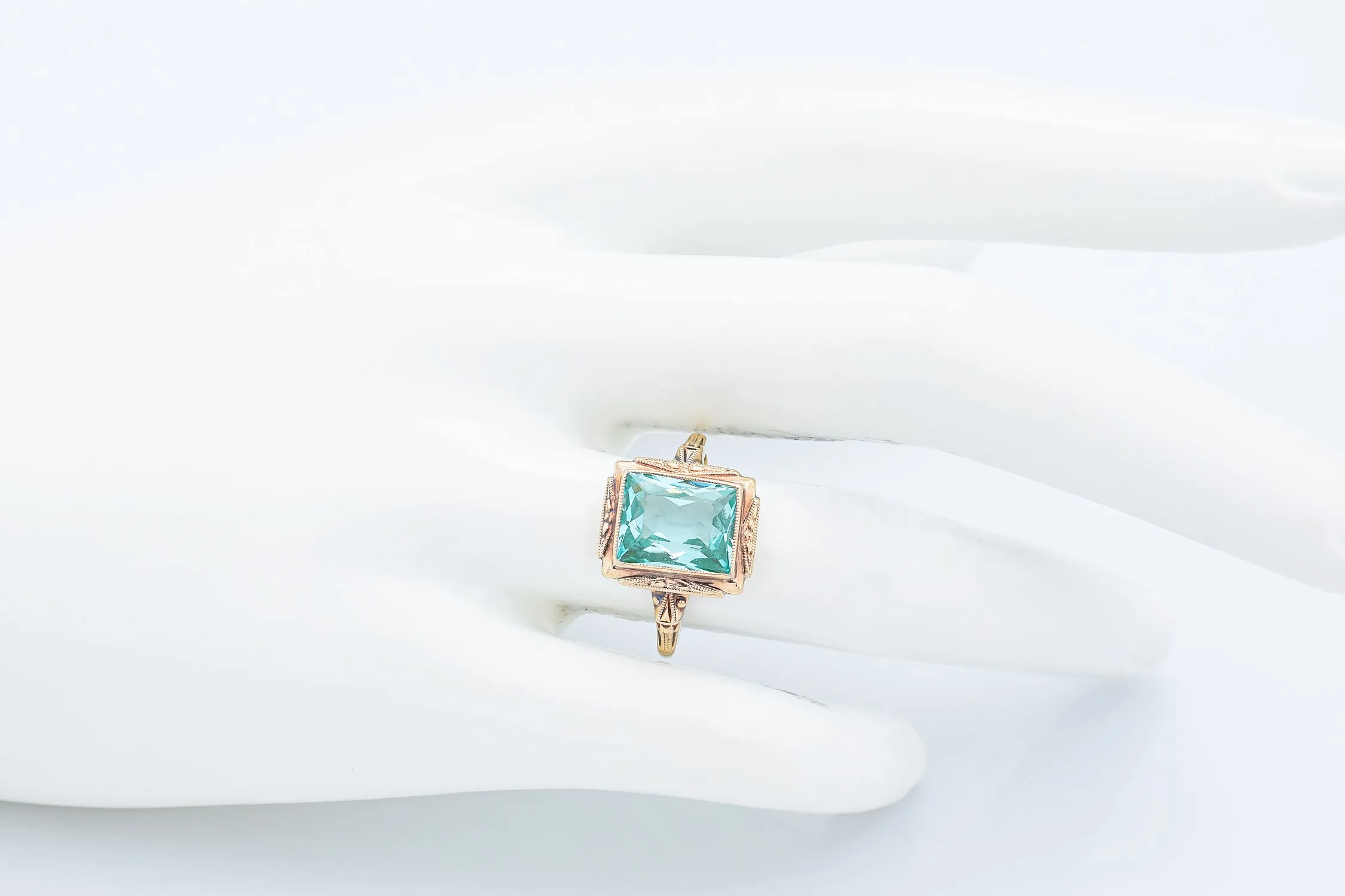 Antique 3.89 Ct Green Spinel 10K Yellow Gold Cocktail Ring Size 6.5