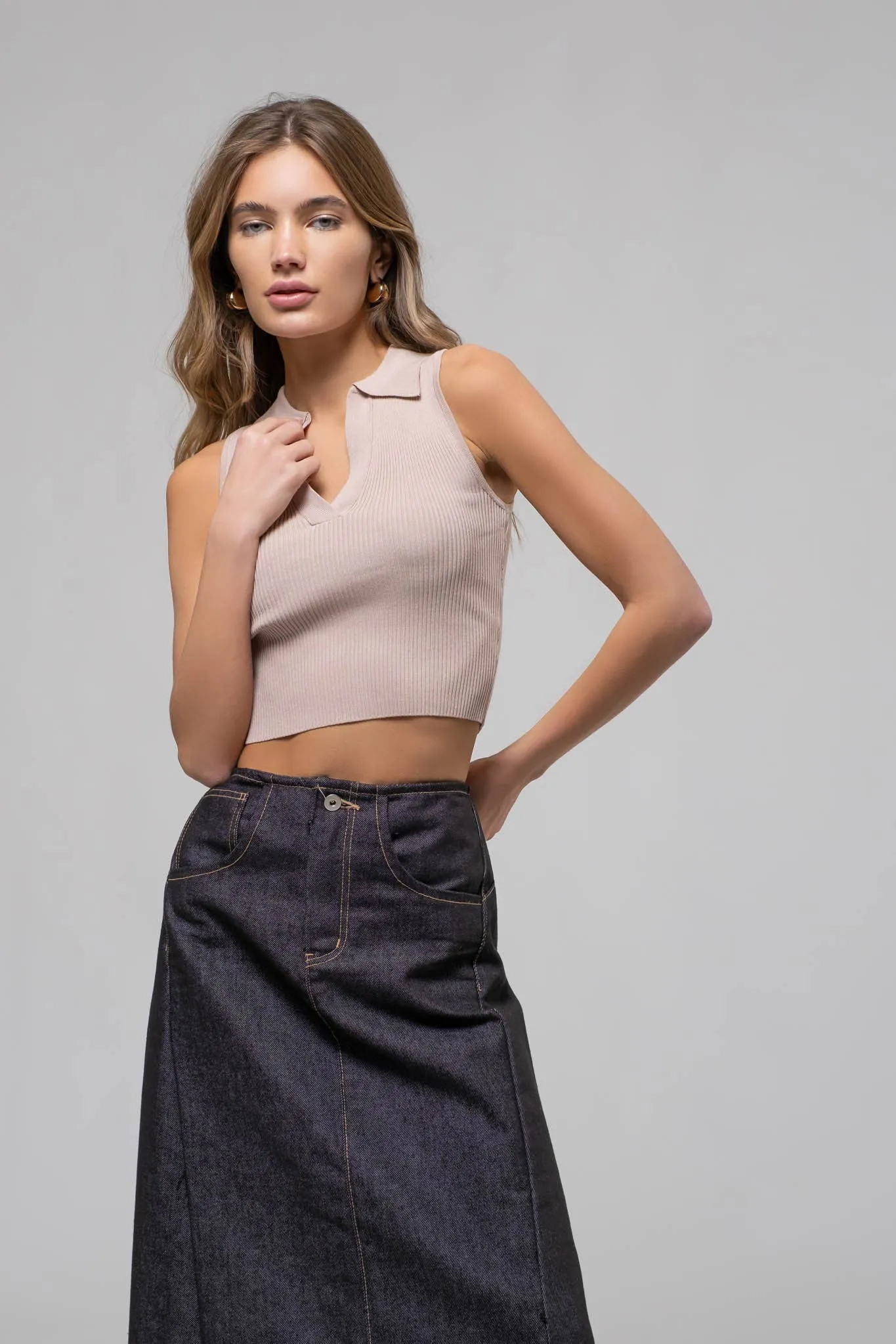 COLLARED SLEEVELESS SWEATER KNIT CROP TOP