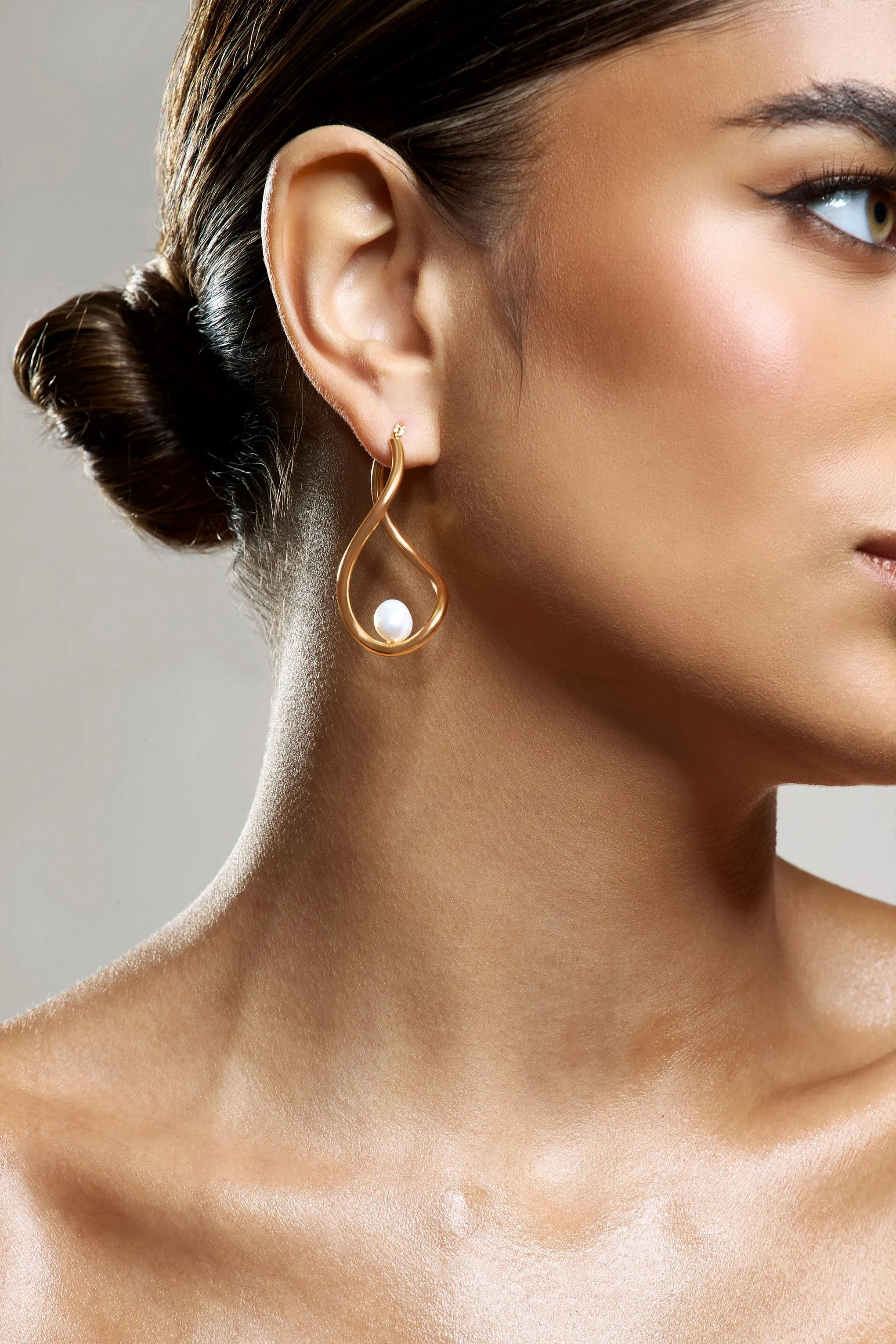 Louise | Gold Pearl Twisted Hoop Earrings