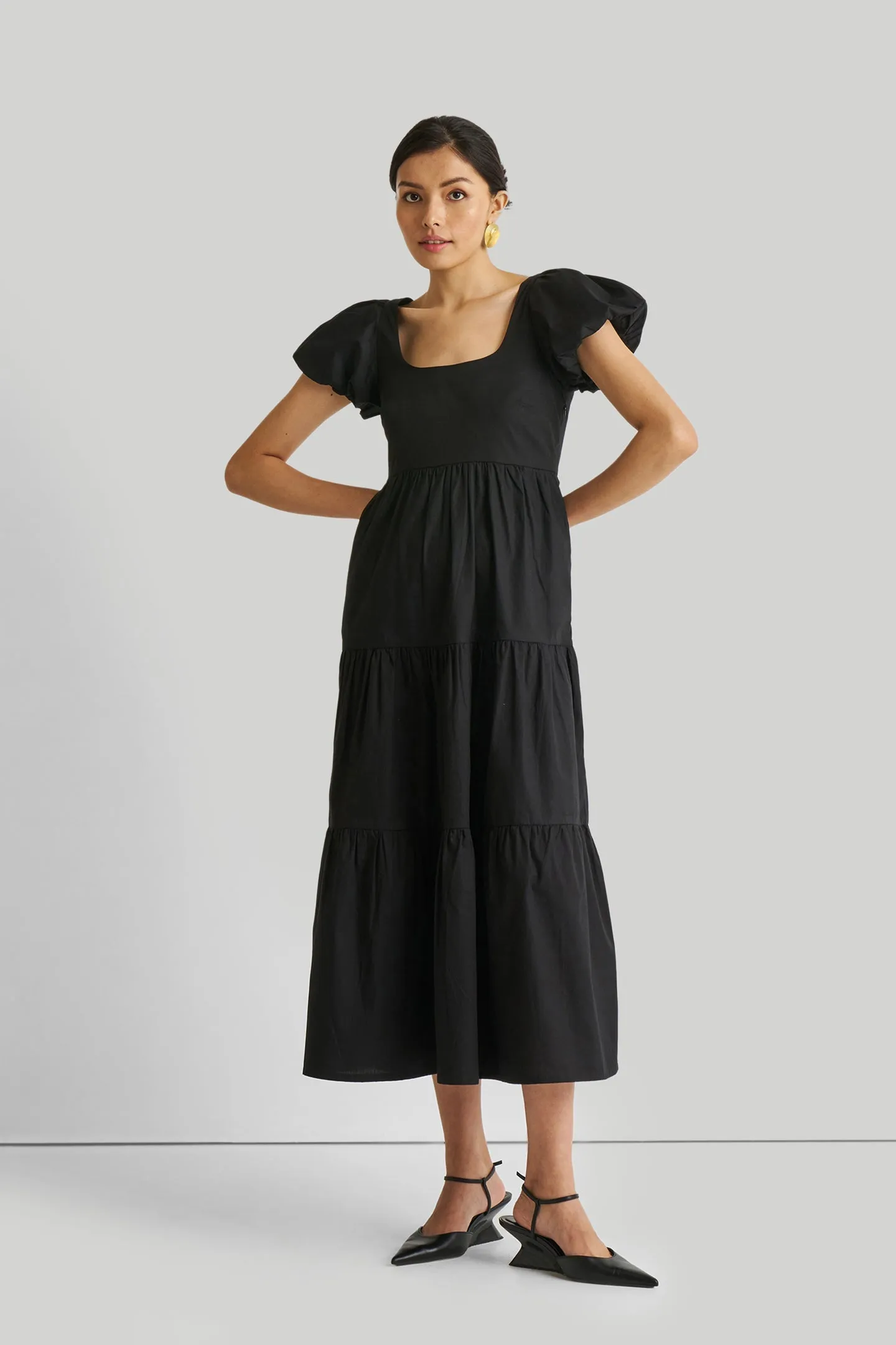 Reistor Puff Sleeve Tiered Maxi Dress in Black