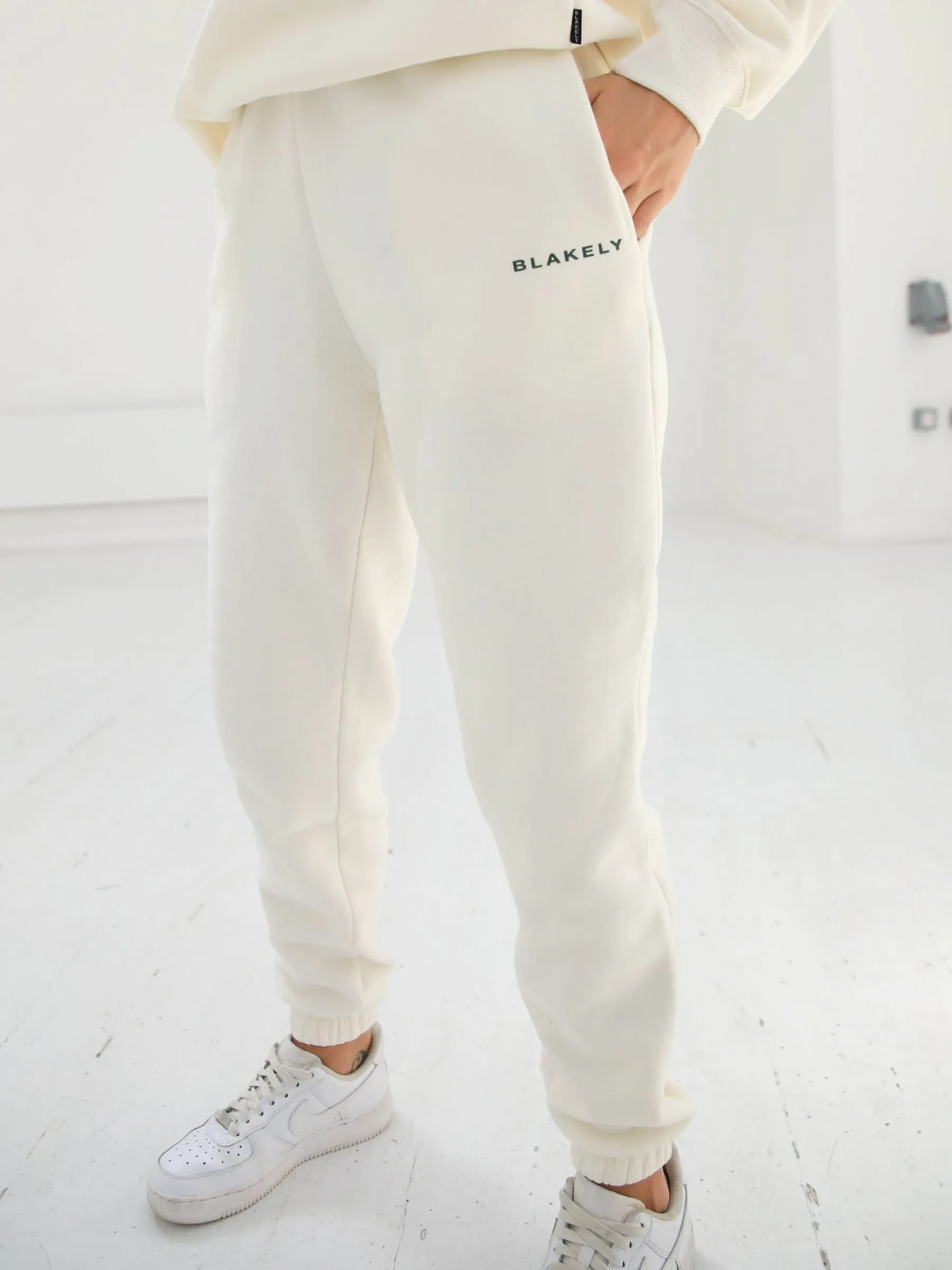 Riviera Initial Sweatpants - Ivory